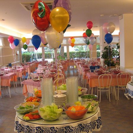Hotel Nives Riccione Eksteriør billede