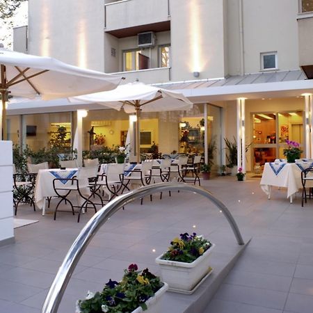 Hotel Nives Riccione Eksteriør billede