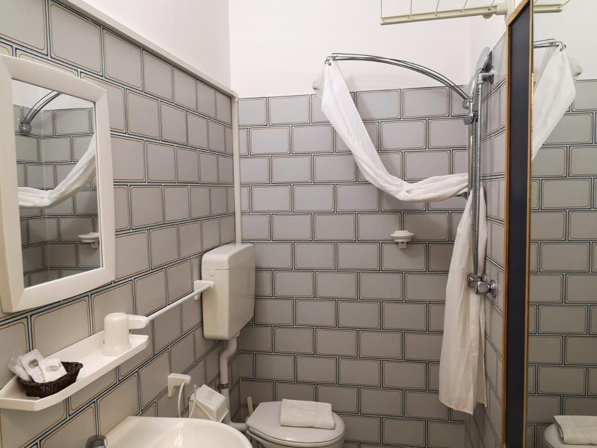 Hotel Nives Riccione Værelse billede