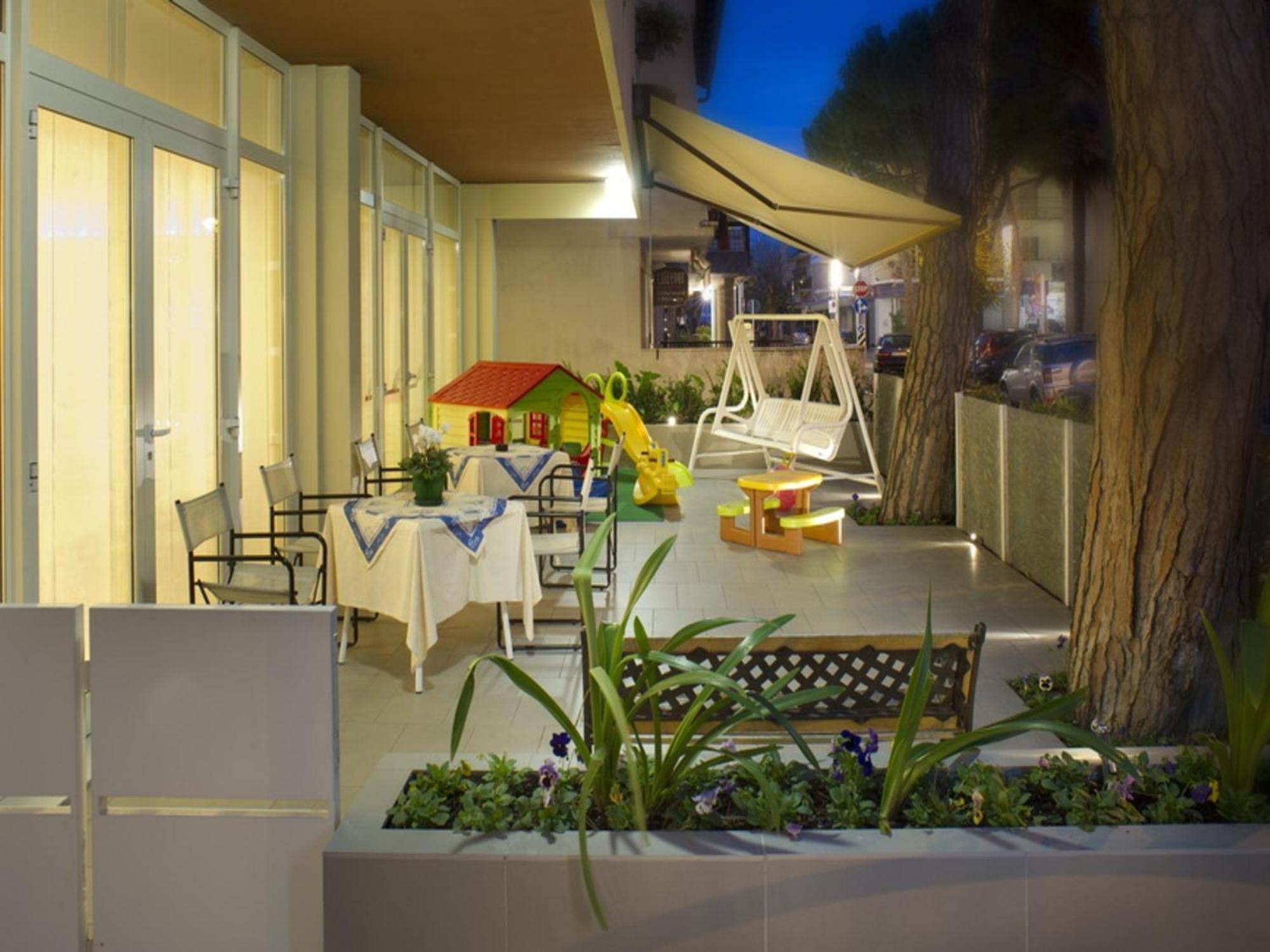 Hotel Nives Riccione Eksteriør billede