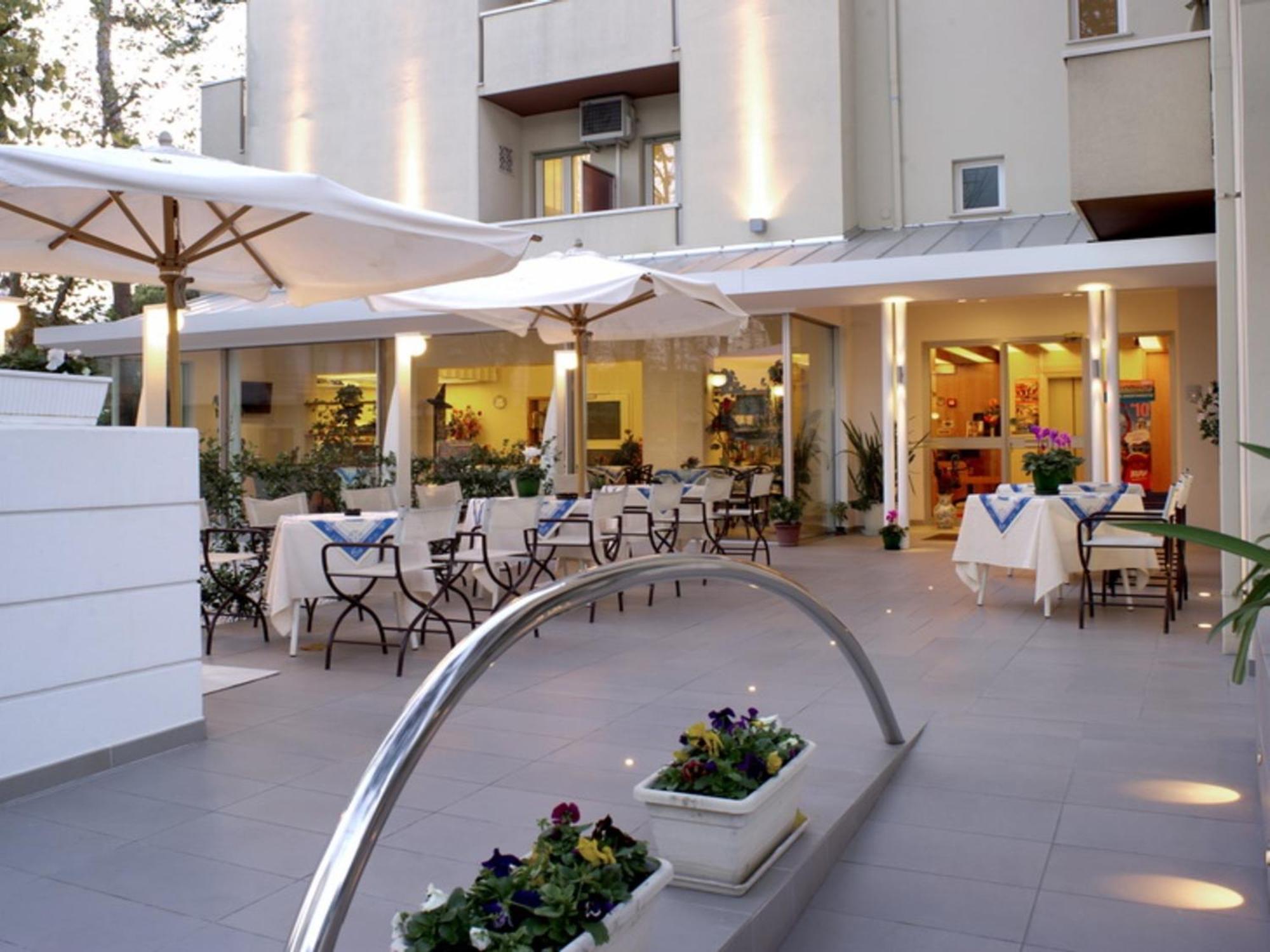 Hotel Nives Riccione Eksteriør billede