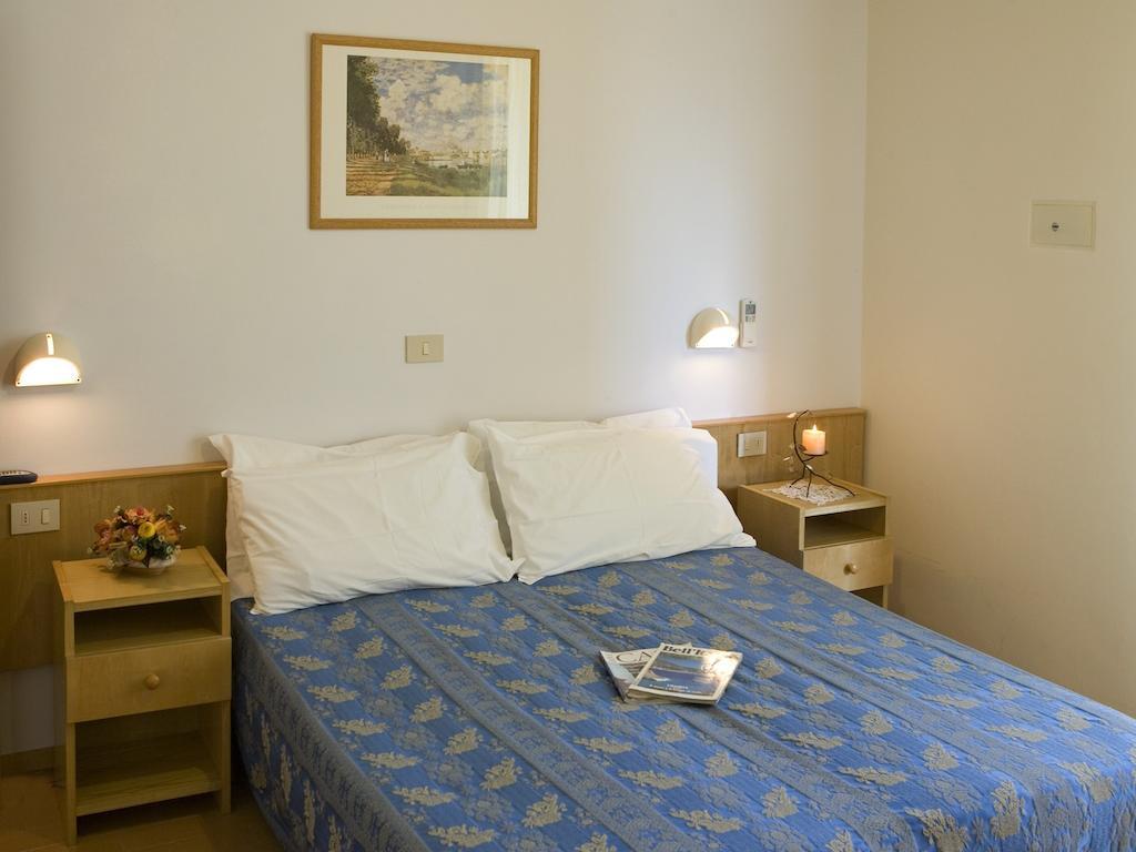 Hotel Nives Riccione Værelse billede
